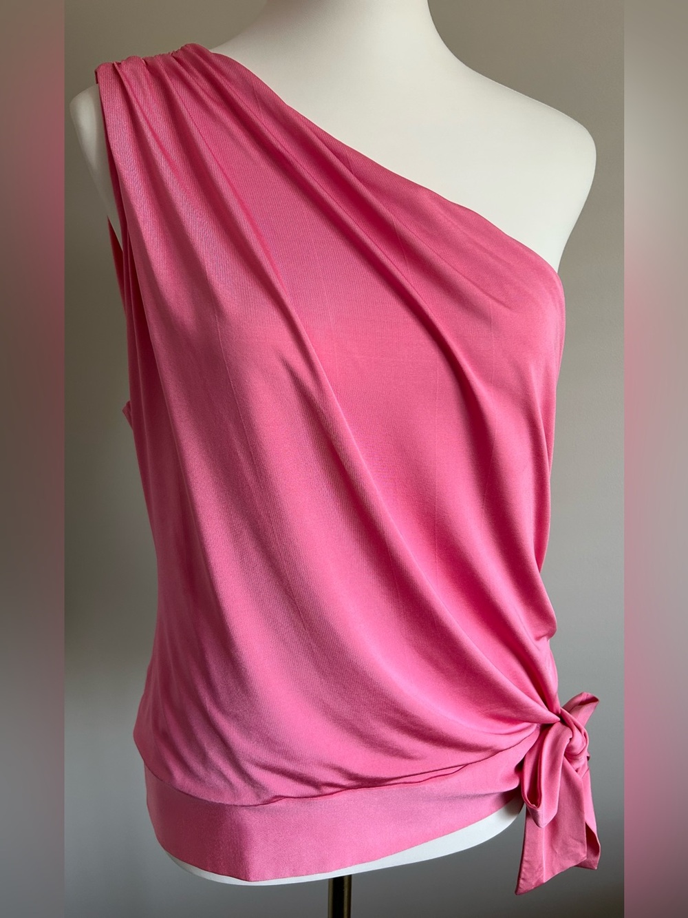 Iris Setlakwe Ruched One-Shoulder Top w. Side Tie.